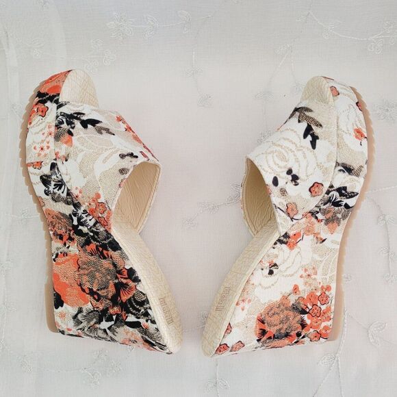Floral Print Wedge Sandals - Picture 4 of 13